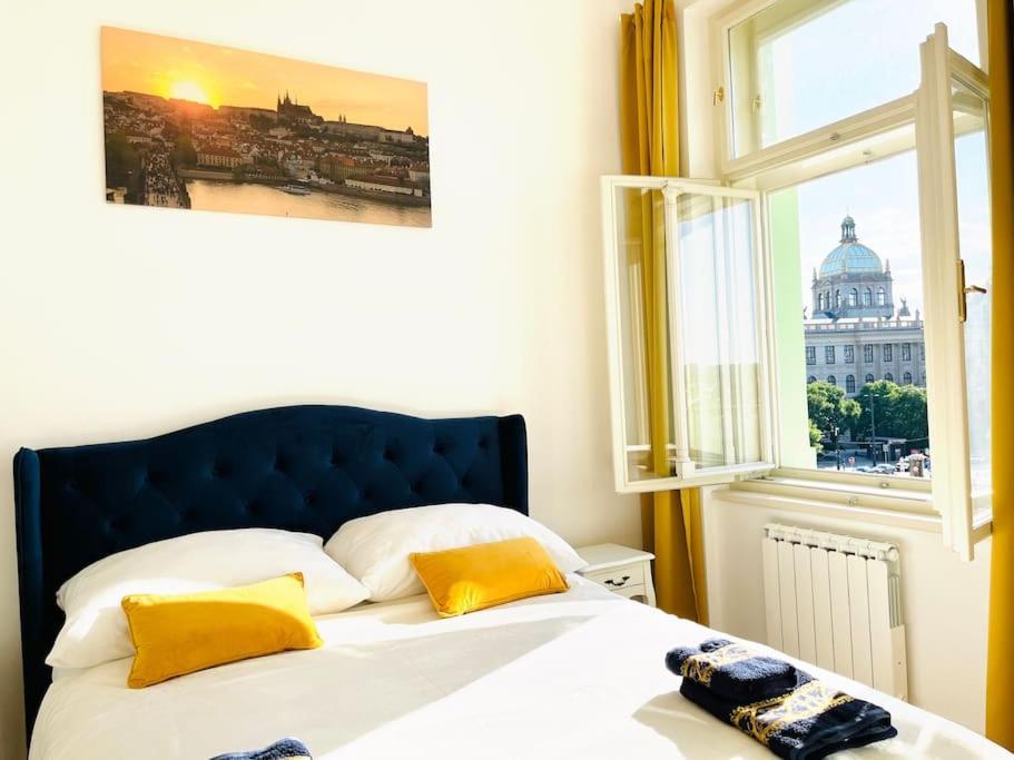 Royal Historical In Center Apartment Prag